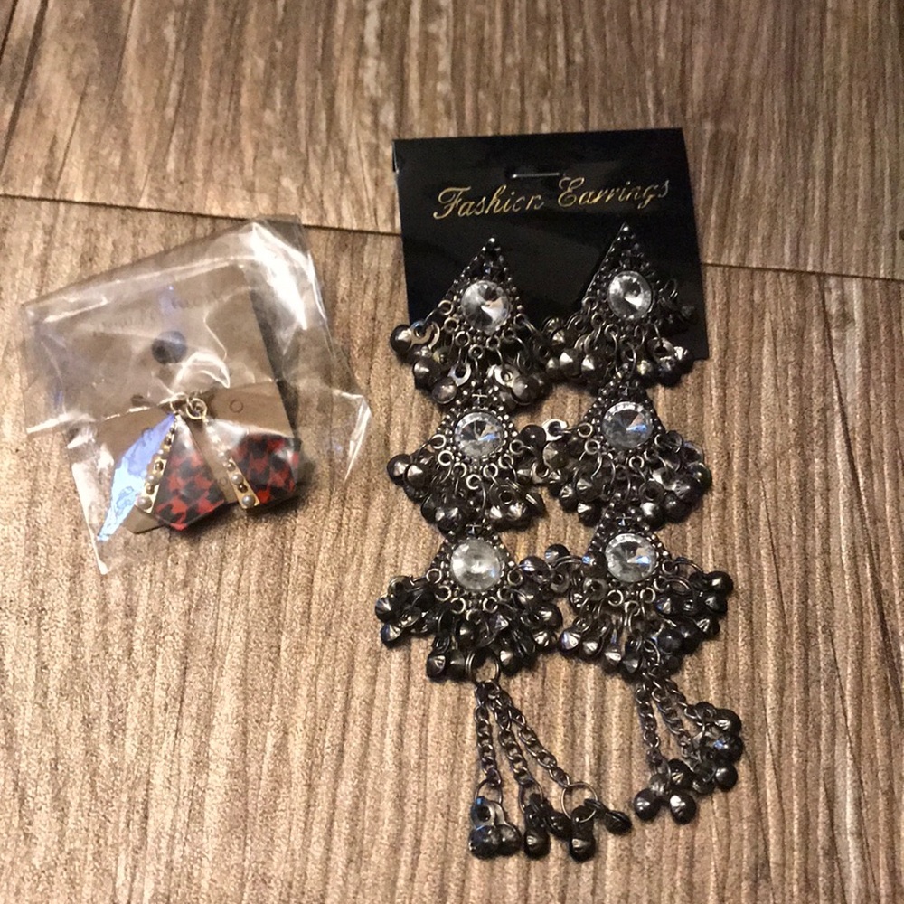2 pairs earrings